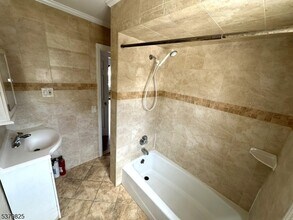 87 N Beverwyck Rd in Parsippany Troy Hills, NJ - Building Photo - Building Photo