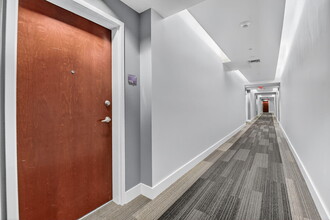 300 S Australian Ave in West Palm Beach, FL - Foto de edificio - Building Photo