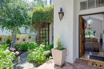 2554 Kirsten Lee Dr in Westlake Village, CA - Building Photo - Building Photo