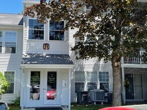 10 Walden Dr in Natick, MA - Foto de edificio - Building Photo