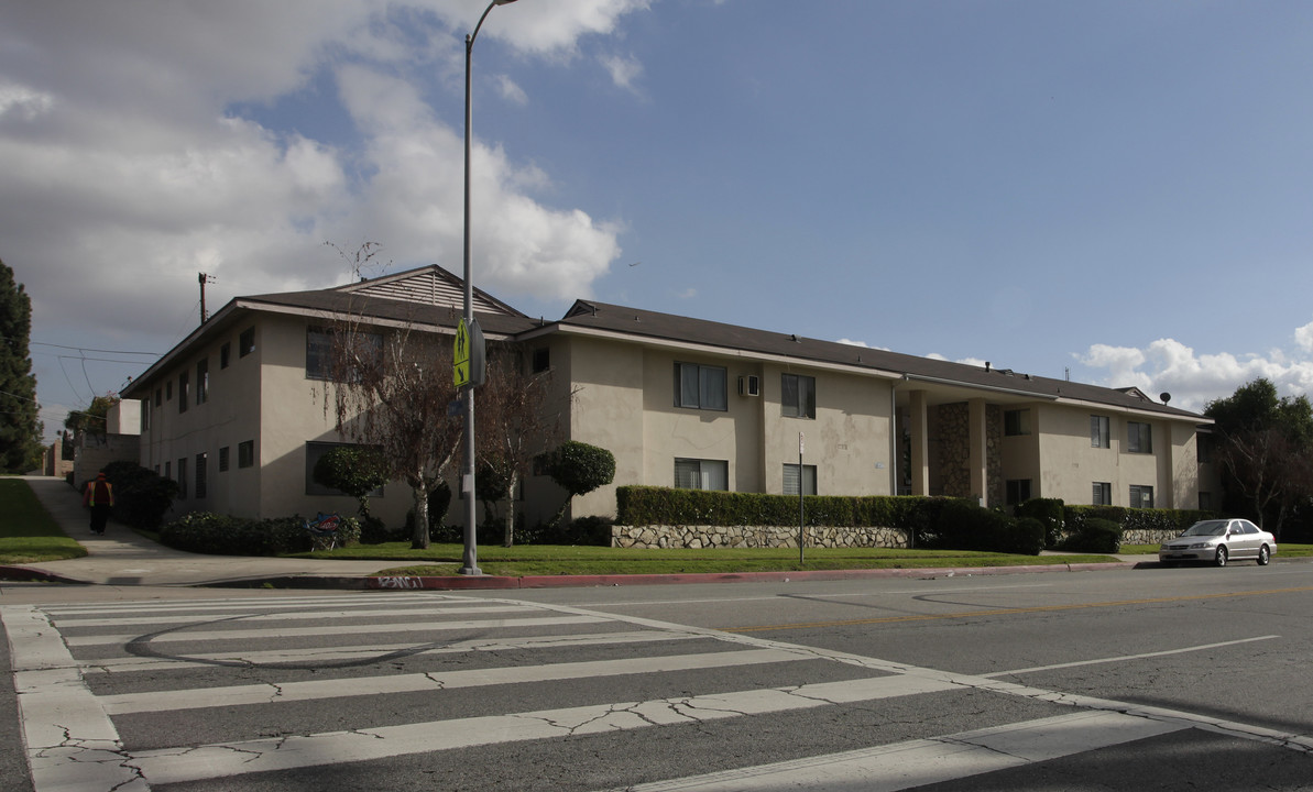 6154 Coldwater Canyon Ave in North Hollywood, CA - Building Photo