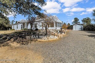 2490 W Glenshandra Dr in Prescott, AZ - Building Photo