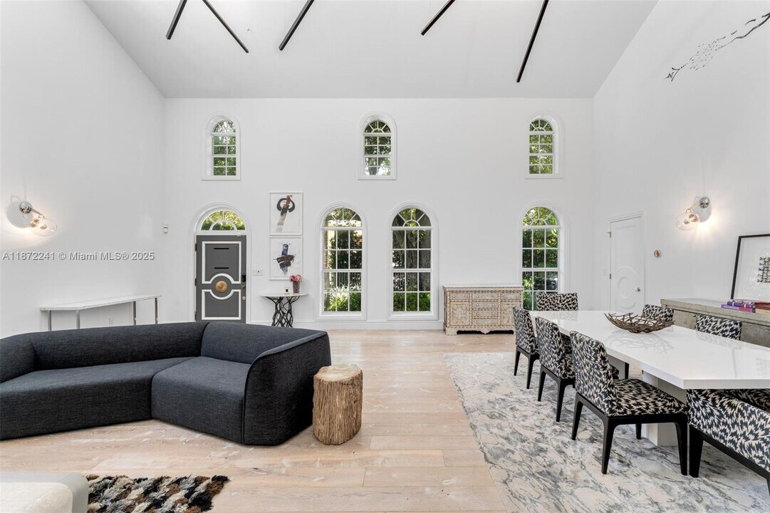 431 W Rivo Alto Dr in Miami Beach, FL - Building Photo