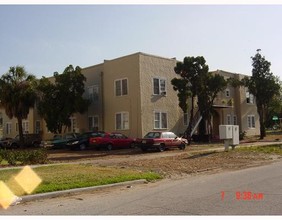 Westshore Gardens in Tampa, FL - Building Photo - Building Photo