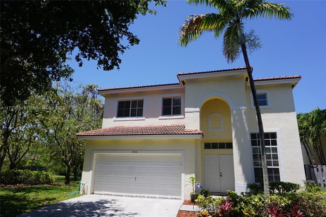 9236 SW 215th Terrace in Cutler Bay, FL - Building Photo