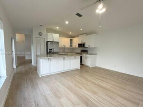 622 Carrington Ln in Weston, FL - Building Photo - Building Photo