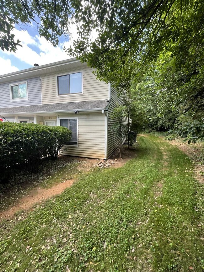 5851 Shady Grove Cir in Raleigh, NC - Building Photo - Building Photo