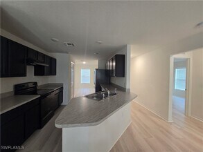 120 NW 25th Ave in Cape Coral, FL - Building Photo - Building Photo