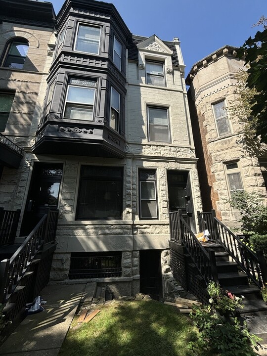 2522 N Burling St in Chicago, IL - Building Photo