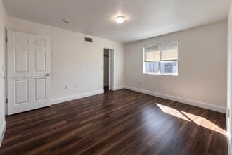 540 NW 7th St in Miami, FL - Building Photo - Building Photo