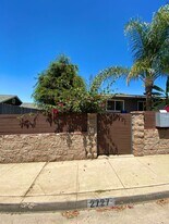 2727 Phelps Ave in Los Angeles, CA - Building Photo