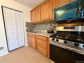 20031 Hubbell Ave in Detroit, MI - Building Photo - Building Photo