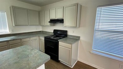 308 Teakwood Ln in Cedar Hill, TX - Building Photo - Building Photo