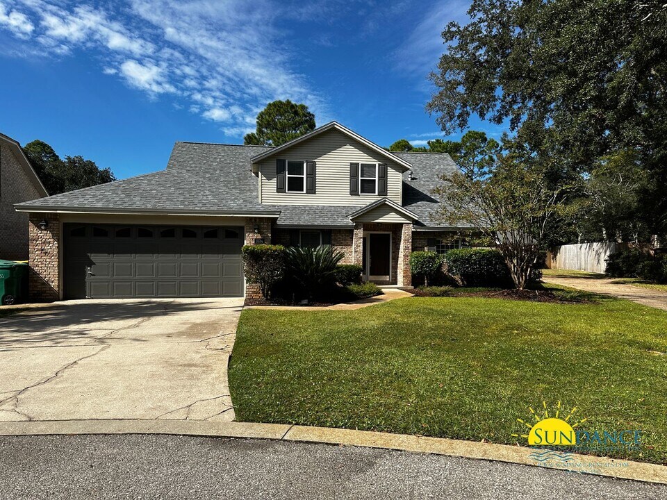 1034 Arthur Ashe Ct in Fort Walton Beach, FL - Building Photo