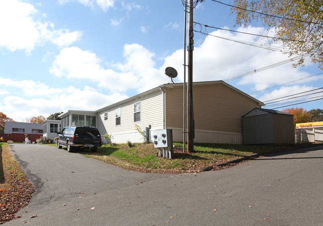 Western Sands in Wallingford, CT - Building Photo - Building Photo