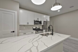 7811 Sandra St in Houston, TX - Foto de edificio - Building Photo