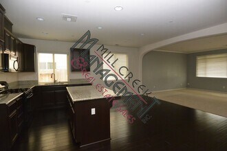 1443 Silvervale St in Visalia, CA - Building Photo - Building Photo
