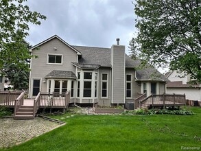 28240 Golf Pointe Blvd in Farmington Hills, MI - Building Photo - Building Photo