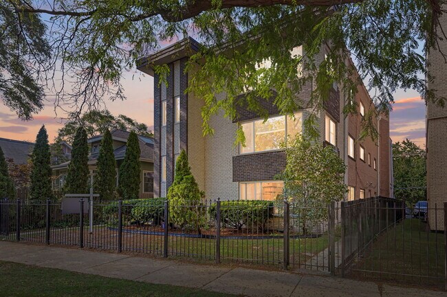 7070 N Ridge Blvd in Chicago, IL - Building Photo - Building Photo