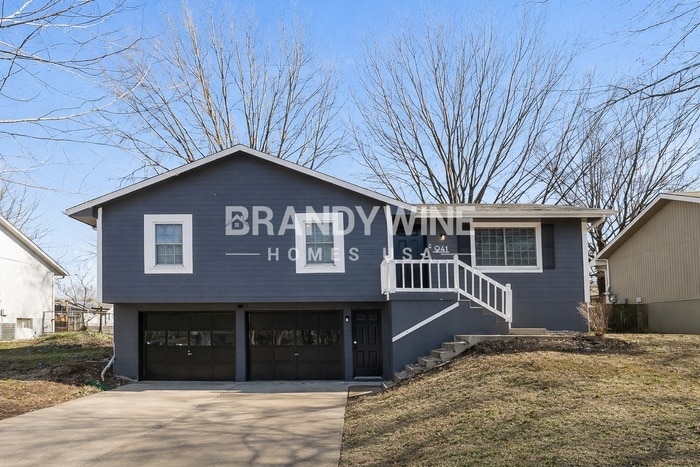 941 NE Bristol Dr, Unit 1 in Lee's Summit, MO - Foto de edificio