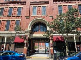 30 Hanover St in Manchester, NH - Building Photo