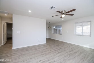 410 N 97th St in Mesa, AZ - Building Photo - Building Photo