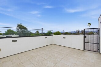 5809 Kester Ave in Van Nuys, CA - Building Photo - Building Photo