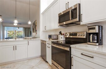 2585 Old Groves Rd in Naples, FL - Building Photo - Building Photo