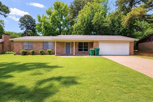 104 San Saba Ln in Texarkana, TX - Building Photo