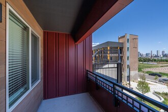 Sol Apartments in Denver, CO - Foto de edificio - Building Photo