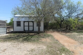13598 Old Frio City Rd, Unit YH-F03 in Lytle, TX - Foto de edificio - Building Photo