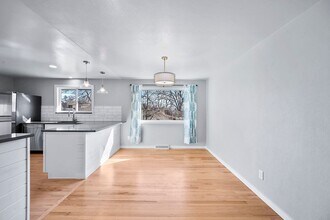 1364 S Dover Way in Lakewood, CO - Building Photo - Building Photo