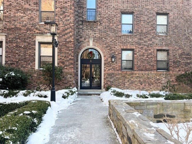 64 Sagamore Rd in Bronxville, NY - Building Photo - Building Photo