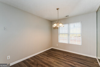 3607 Oakland Spring Ct in Snellville, GA - Foto de edificio - Building Photo