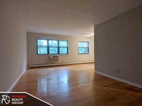 510 W Briar Pl, Unit 501 in Chicago, IL - Building Photo - Building Photo