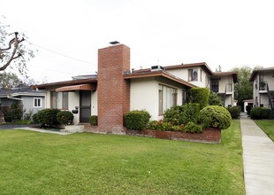 1204 N Monterey St in Alhambra, CA - Foto de edificio - Building Photo