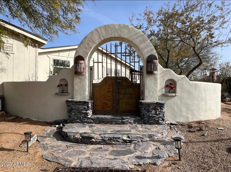 5824 E Montgomery Rd in Cave Creek, AZ - Building Photo