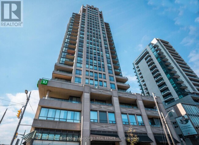 500-500 St Clair Ave W