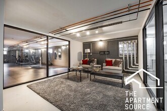 7621 N Sheridan Rd in Chicago, IL - Building Photo - Building Photo