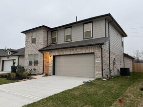 4715 Bay Vista Dr in Baytown, TX - Building Photo - Building Photo