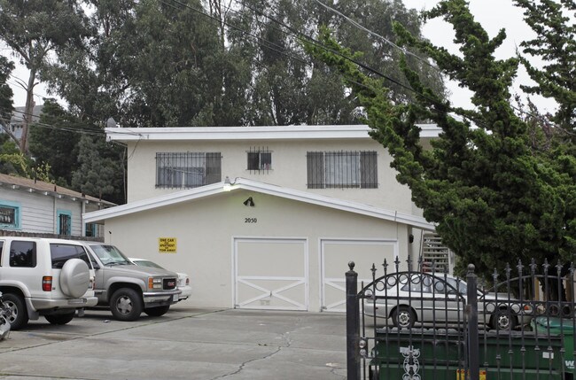 2050 Harrington Ave in Oakland, CA - Foto de edificio - Building Photo