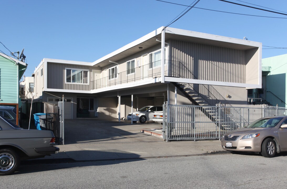 669 Masson Ave in San Bruno, CA - Foto de edificio