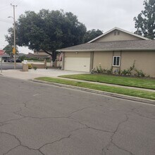 14711 Yorba St in Tustin, CA - Building Photo - Building Photo