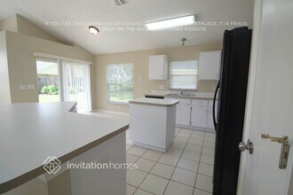 5902 Azure Dr in Wesley Chapel, FL - Foto de edificio - Building Photo