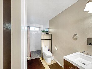 4084 137th St, Unit SOL-516 in Hawthorne, CA - Building Photo - Building Photo