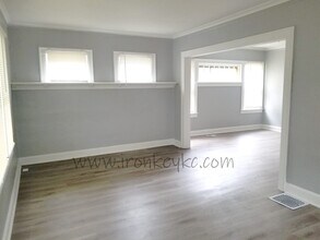 2203 E 70th St in Kansas City, MO - Building Photo - Building Photo