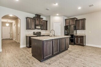 8605 Bucklebury Dr in Pensacola, FL - Building Photo - Building Photo