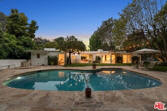 9451 Hidden Valley Pl in Beverly Hills, CA - Building Photo - Building Photo