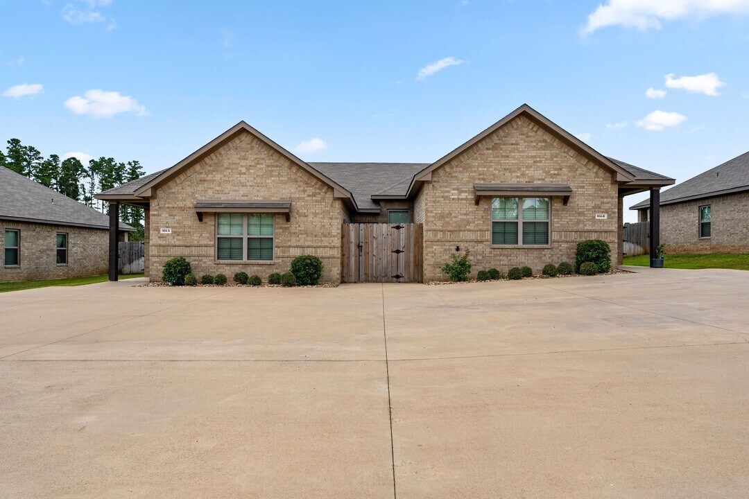 905 Hamilton Pk Dr in Whitehouse, TX - Building Photo