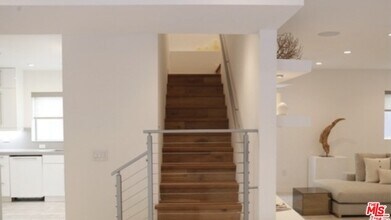 947 4th St, Unit #D in Santa Monica, CA - Foto de edificio - Building Photo